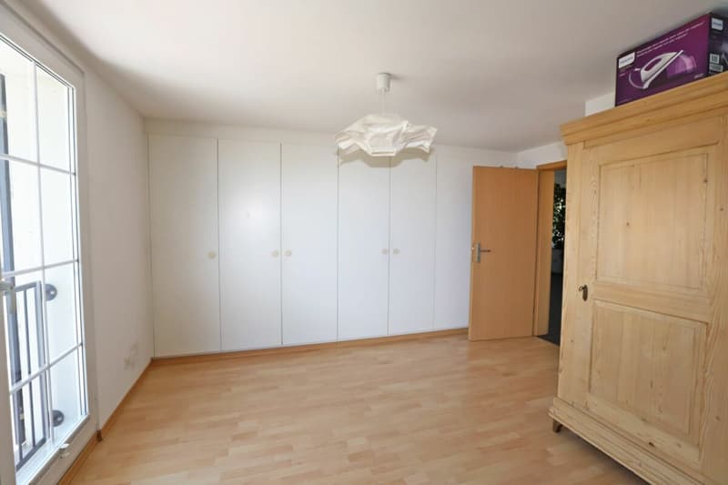 Stilvolles 5.5-Zimmer-EFH mit grosszügigem Fahrzeugabtsellangebot (8)