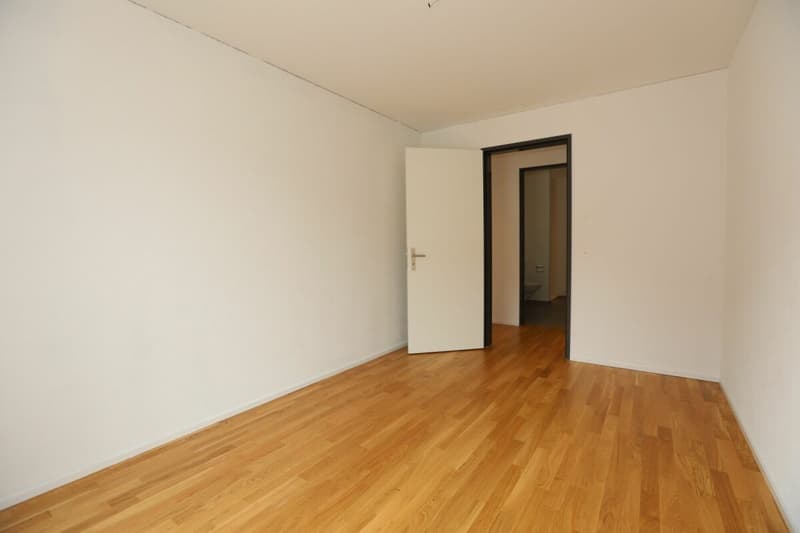 Charmante 3.5-Zimmerwohnung mit grossem Balkon und Blick ins Grüne. (5)