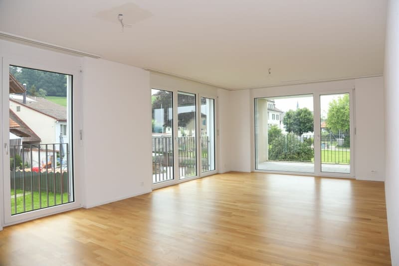 Charmante 3.5-Zimmerwohnung mit grossem Balkon und Blick ins Grüne. (1)