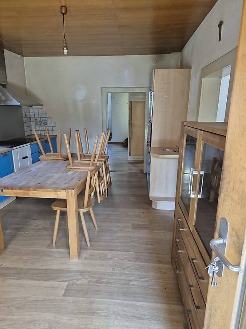 Acquarossa - Casa con 7 locali e grande terreno (13)