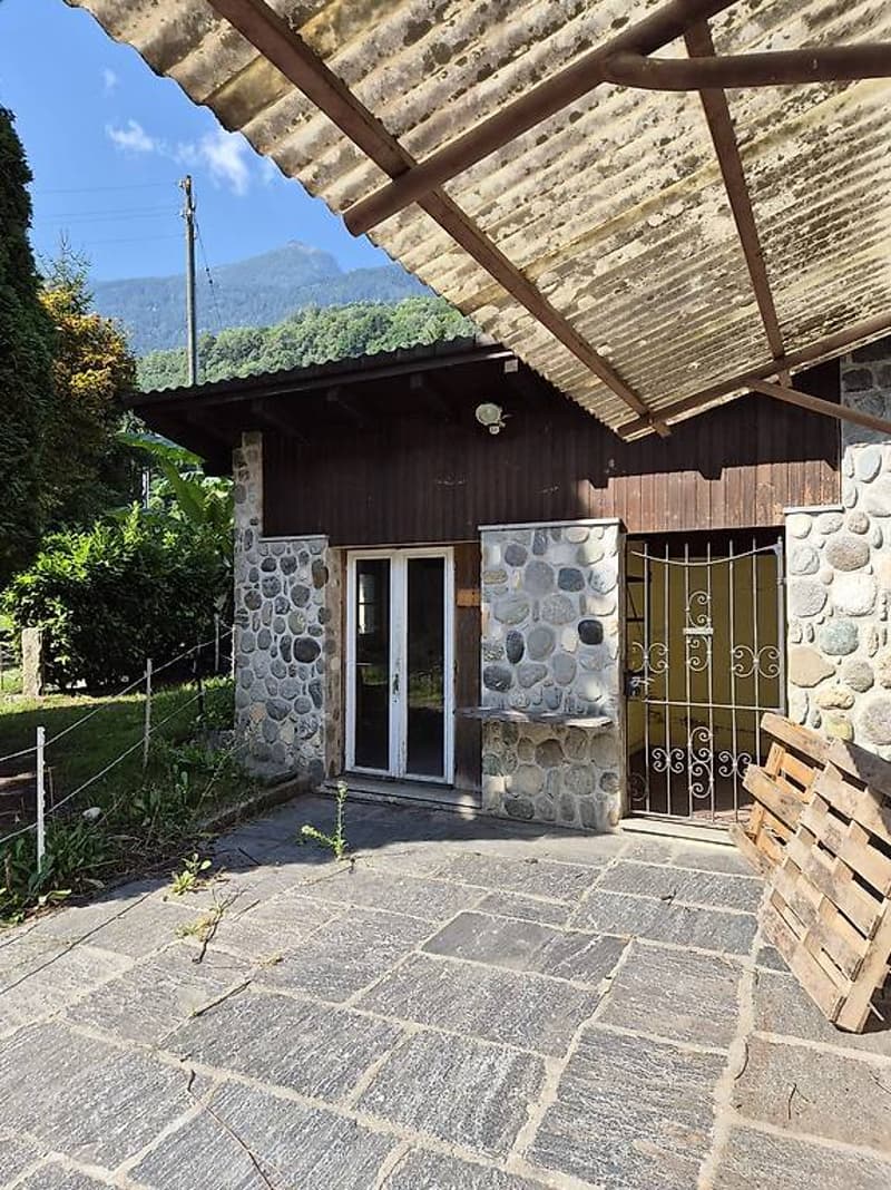 Acquarossa - Casa con 7 locali e grande terreno (9)