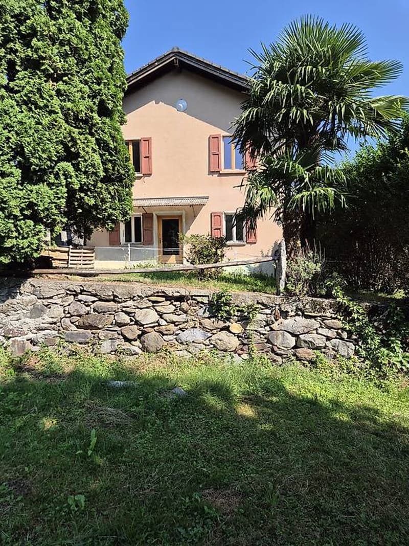 Acquarossa - Casa con 7 locali e grande terreno (3)