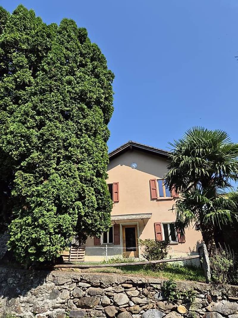 Acquarossa - Casa con 7 locali e grande terreno (8)