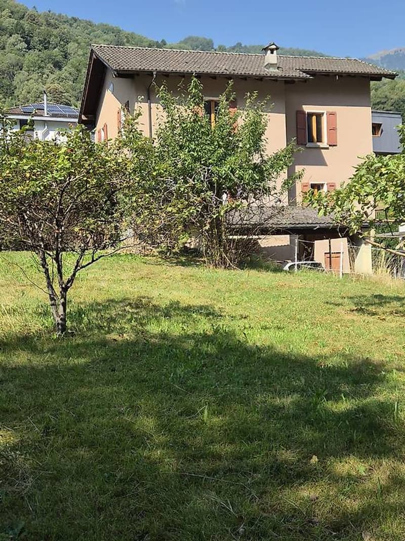 Acquarossa - Casa con 7 locali e grande terreno (6)