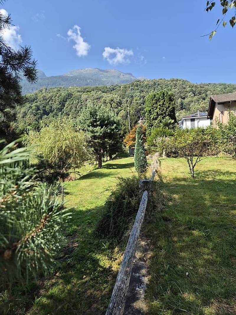 Acquarossa - Casa con 7 locali e grande terreno (7)