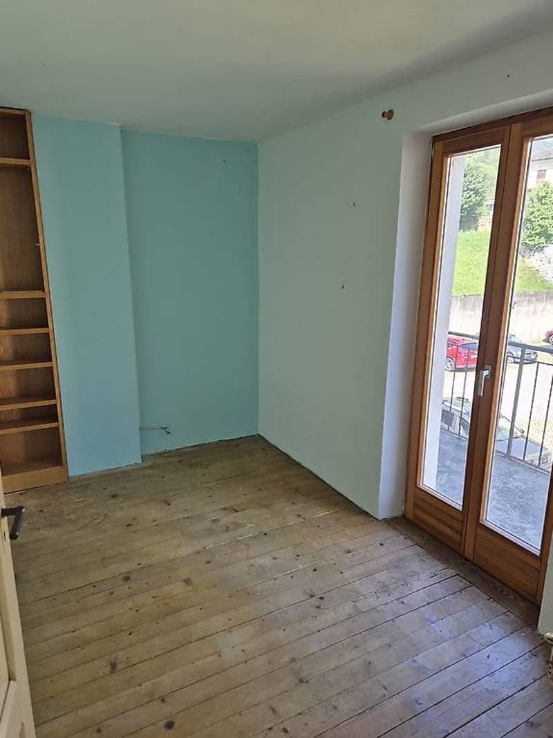 Acquarossa - Casa con 7 locali e grande terreno (12)