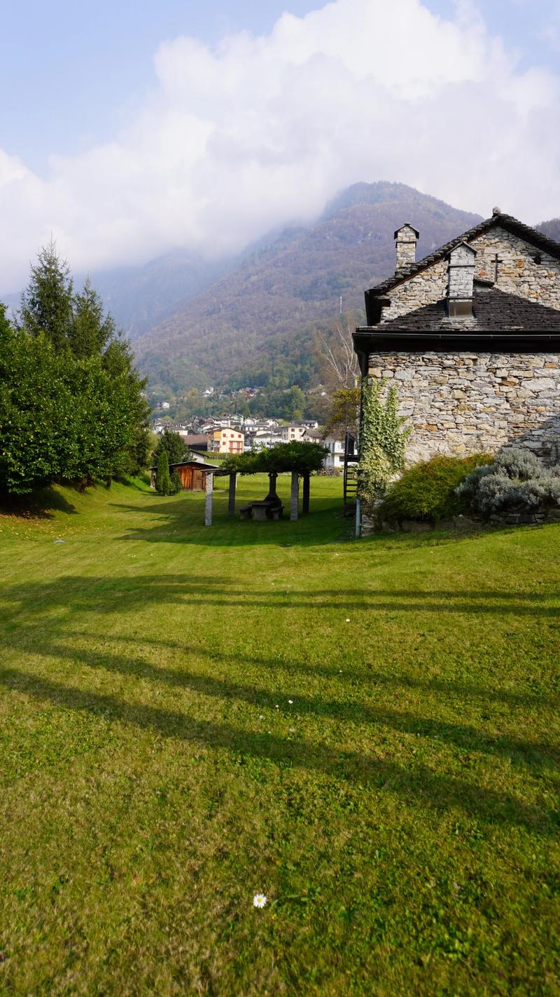 Malvaglia - Casa in sasso con grande terreno edificabile (9)