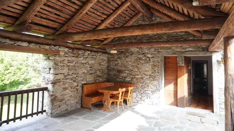 Malvaglia - Casa in sasso con grande terreno edificabile (5)