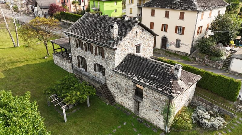 Malvaglia - Casa in sasso con grande terreno edificabile (2)