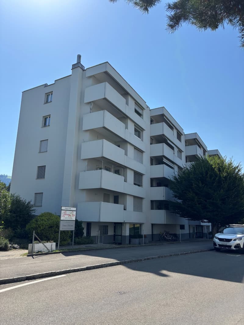 Teilsanierte 3.5-Zimmerwohnung an zentraler Lage in Goldach (1)