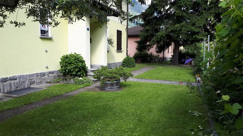 Casa bifamiliare, posizione residenziale soleggiata (4)