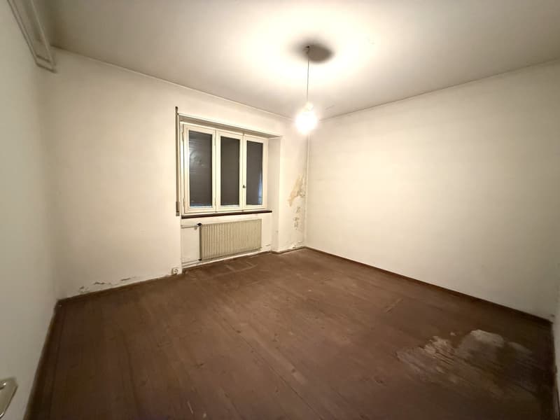 Casa bifamiliare, grande terreno, posizione ben servita (17)
