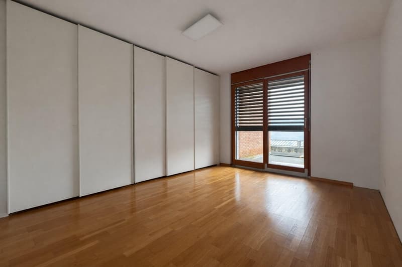 empty room, wooden floor, white walls, sliding glass door, built-in wardrobes