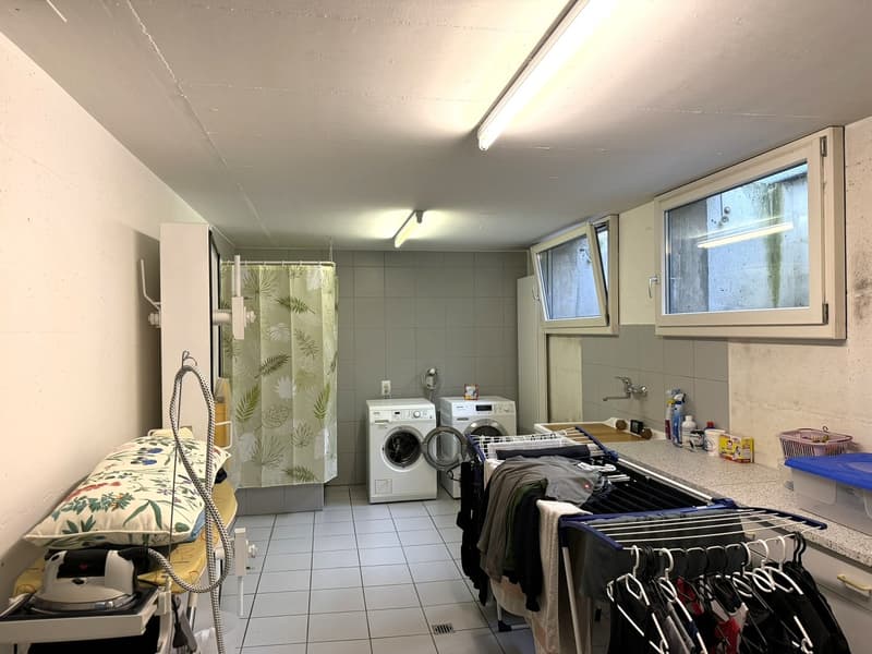 Villa bifamiliare dalle dimensioni generose (32)