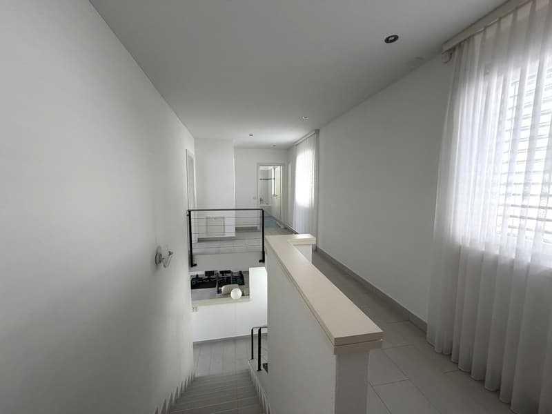 Villa bifamiliare dalle dimensioni generose (27)