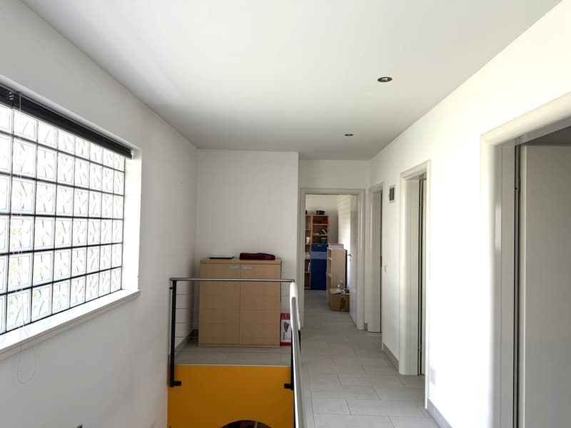 Villa bifamiliare dalle dimensioni generose (14)