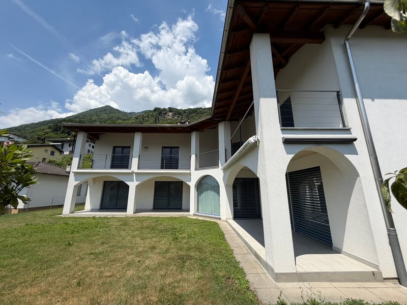 Villa bifamiliare dalle dimensioni generose (2)