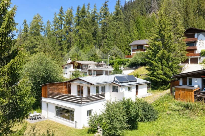 Heimeliges Ferienhaus an ruhiger Südhanglage in Savognin (1)
