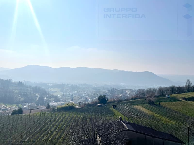 BELLA CASA CON AMPIE TERRAZZE E VISTA APERTA (9)