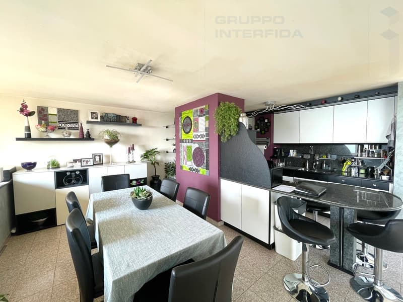 BELLA CASA CON AMPIE TERRAZZE E VISTA APERTA (2)