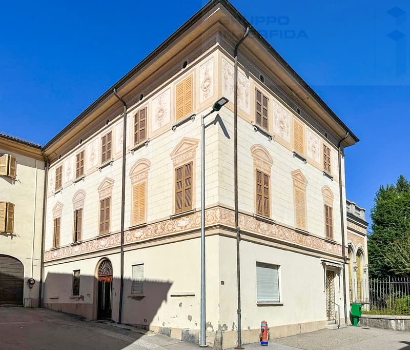 STORICA VILLA CON GIARDINO E GARAGE (13)