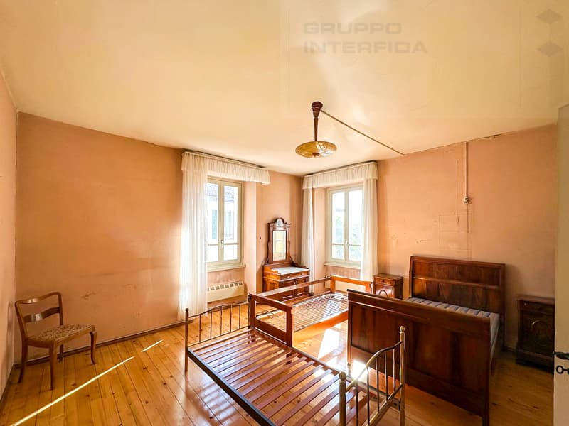 STORICA VILLA CON GIARDINO E GARAGE (8)