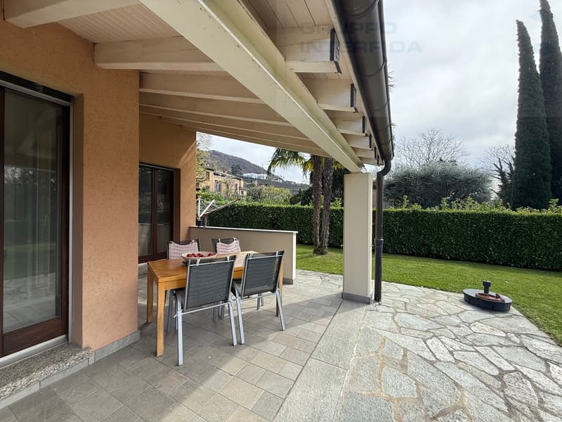 INTERESSANTE CASA CON GIARDINO (2)