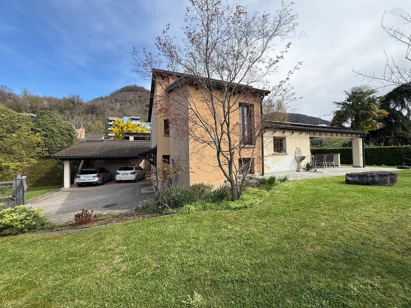 INTERESSANTE CASA CON GIARDINO (6)