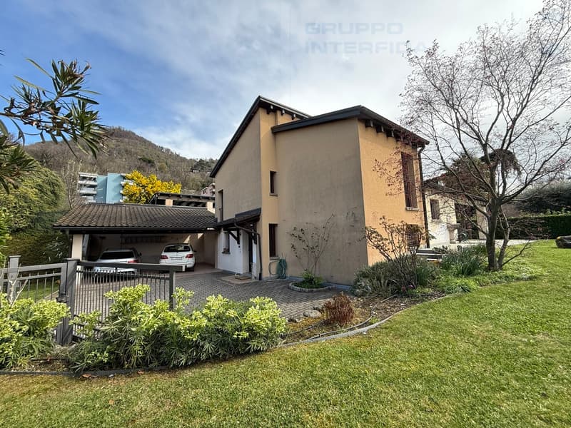 INTERESSANTE CASA CON GIARDINO (9)