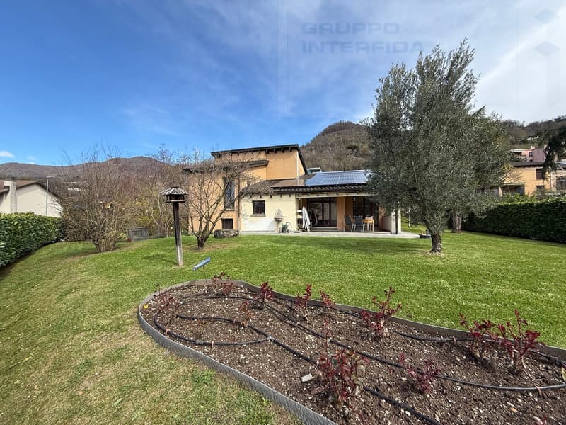 INTERESSANTE CASA CON GIARDINO (3)