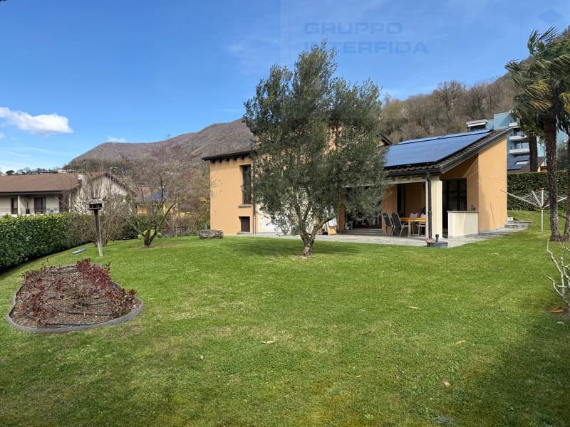 INTERESSANTE CASA CON GIARDINO (8)