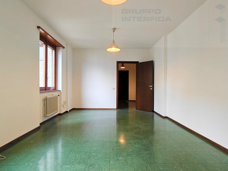 COMODO UFFICIO NEL CUORE DI CHIASSO (2)