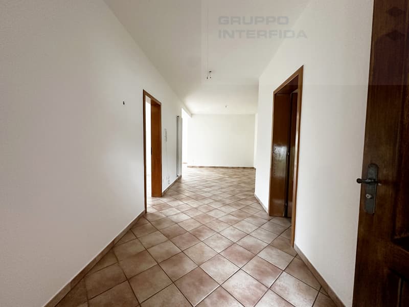 GRANDE CASA CON GIARDINO /SUBENTRO (4)