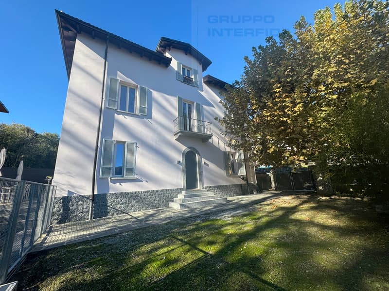 VILLA INDIPENDENTE CON GRANDE PARCO (3)
