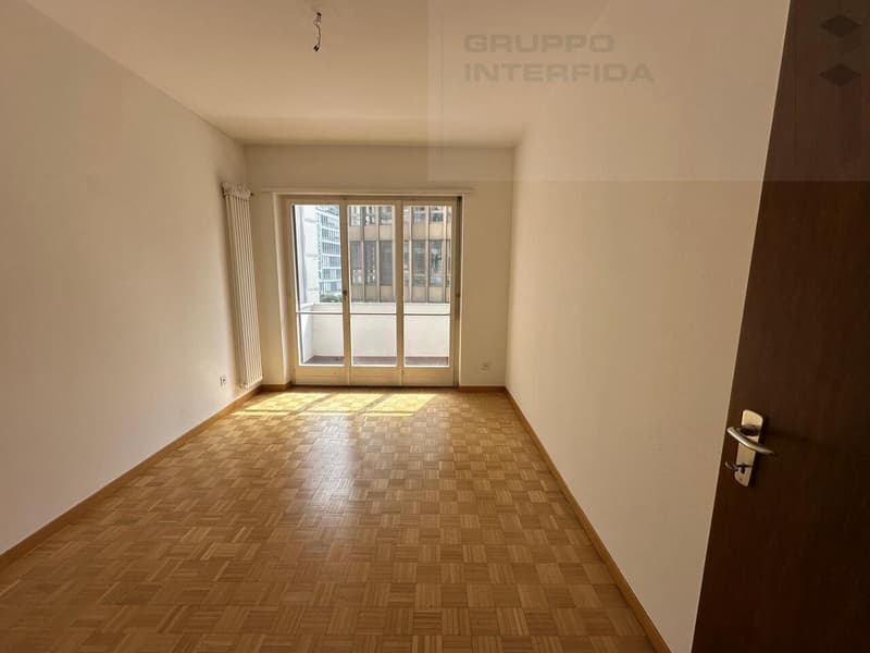 APPARTAMENTO 3.5 LOCALI IN CENTRO CON BALCONI (6)