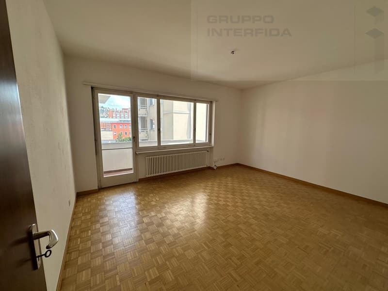 APPARTAMENTO 3.5 LOCALI IN CENTRO CON BALCONI (4)