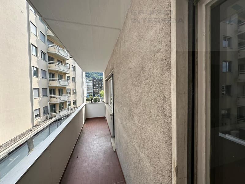 APPARTAMENTO 3.5 LOCALI IN CENTRO CON BALCONI (5)