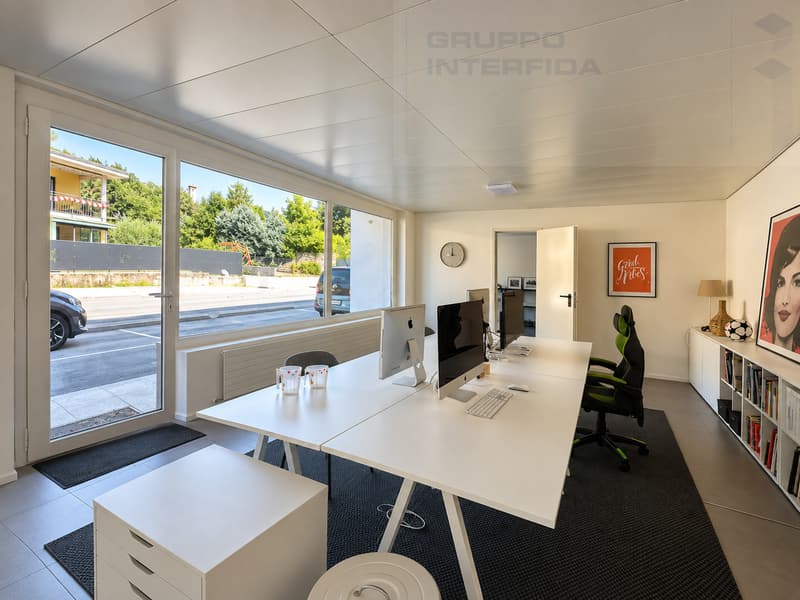 UFFICIO RISTRUTTURATO CON VETRINE (2)