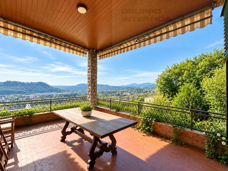 AFFASCINANTE VILLA IN ZONA PANORAMICA (8)