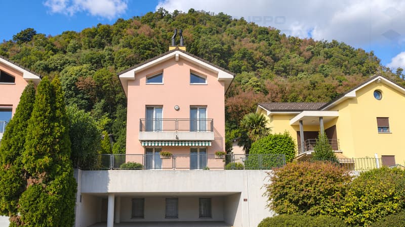 SPAZIOSA CASA CON GIARDINO E VISTA SULLE VIGNE (11)
