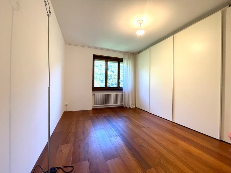 CASA UNIFAMILIARE IMMERSA NEL VERDE (6)