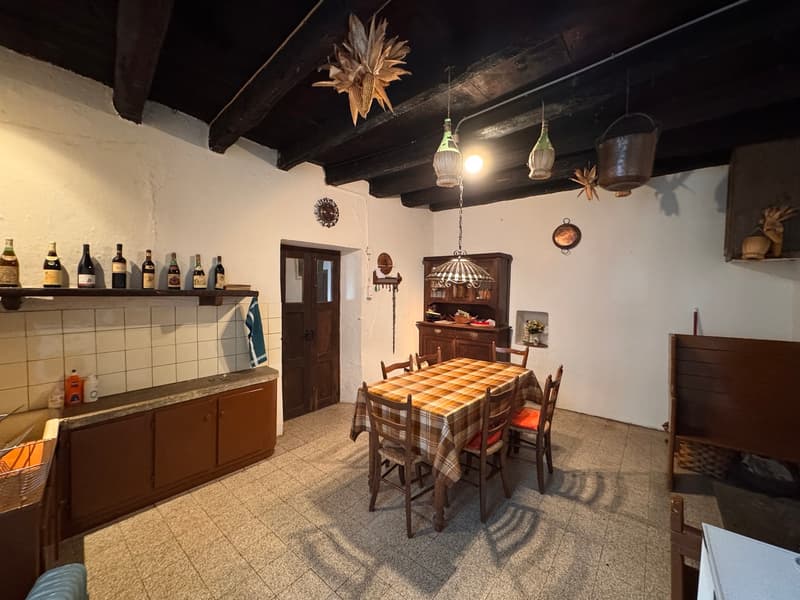 CASA RUSTICA NEL NUCLEO (4)