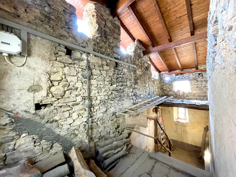CASA RUSTICA NEL NUCLEO (10)