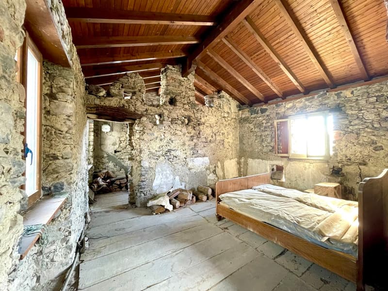 CASA RUSTICA NEL NUCLEO (12)