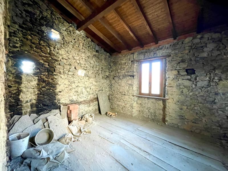 CASA RUSTICA NEL NUCLEO (11)