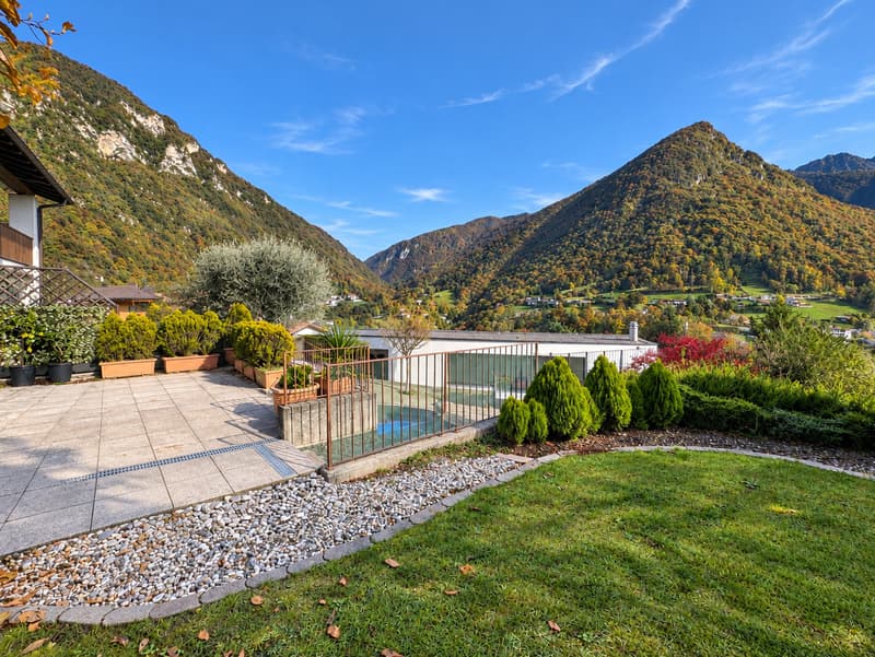 CASA CON GIARDINO E AMPIA TERRAZZA IN POSIZIONE PANORAMICA (3)