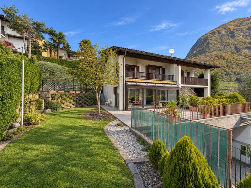 CASA CON GIARDINO E AMPIA TERRAZZA IN POSIZIONE PANORAMICA (2)
