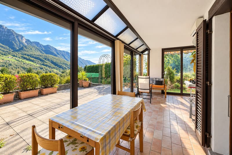 CASA CON GIARDINO E AMPIA TERRAZZA IN POSIZIONE PANORAMICA (9)