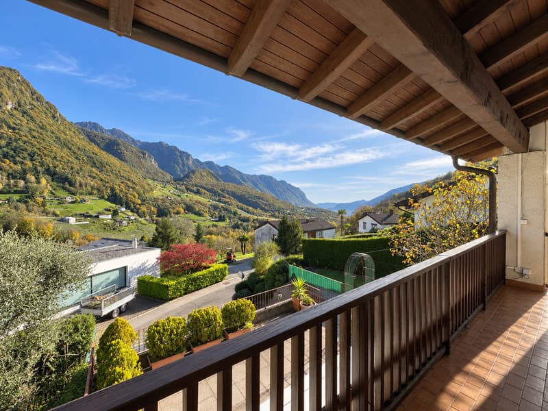 CASA CON GIARDINO E AMPIA TERRAZZA IN POSIZIONE PANORAMICA (13)