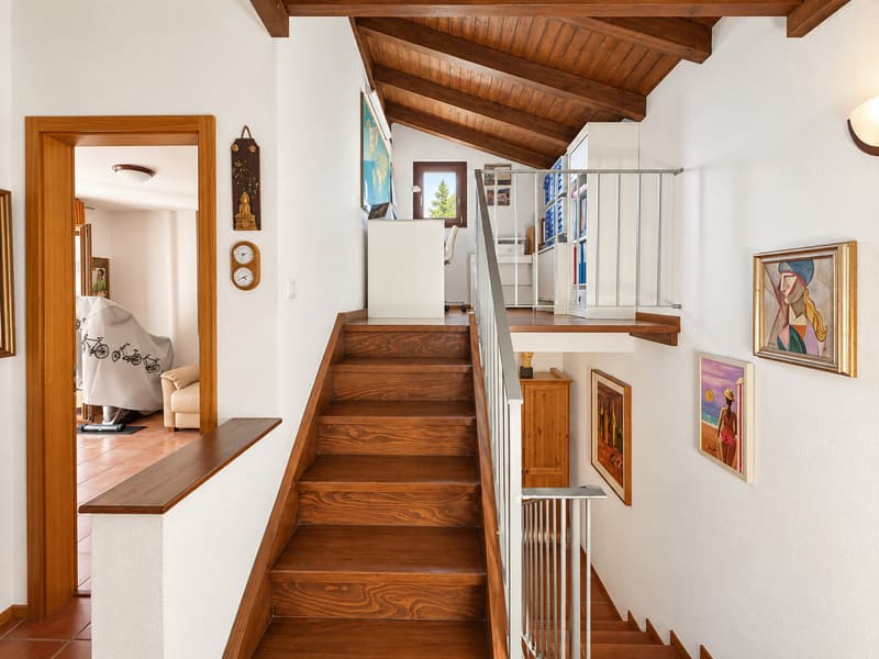 CASA CON GIARDINO E AMPIA TERRAZZA IN POSIZIONE PANORAMICA (11)